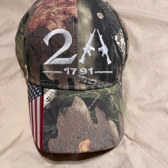 2A brand new Cammo Cap. - Picture 4 of 5